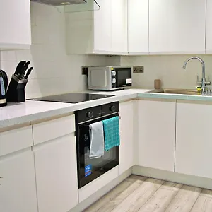 Apartment Beautiful Flat Near - Entire Flat - Equipped Kitchen - Private Bathroom, London