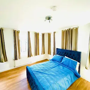 Homestay Mika, London