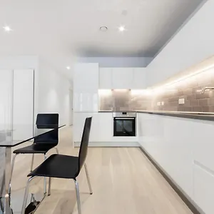 Apartment Spacious Modern, London